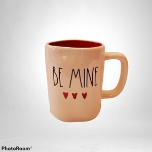 💕 Rae Dunn "Be Mine" Ceramic Mug
